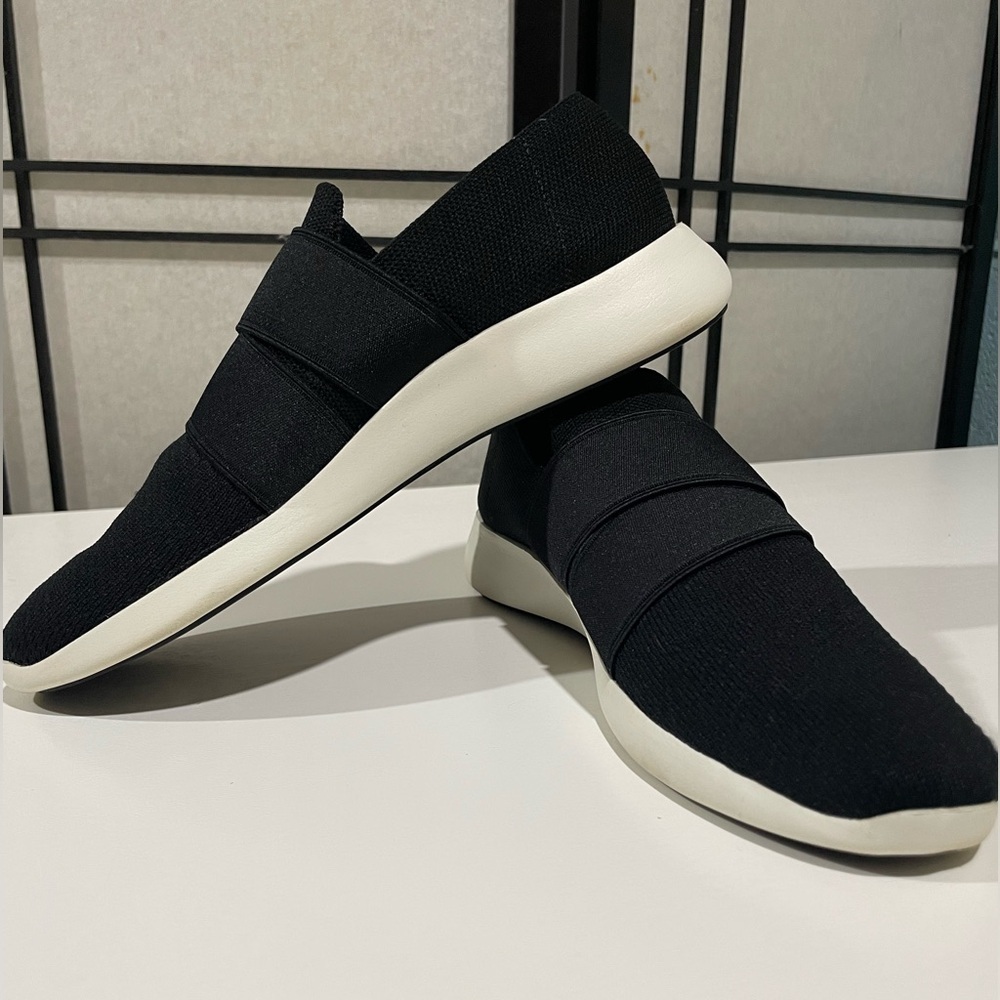 VINCE BLACK TEXTILE MESH PULL ON SNEAKERS SIZE 6.5M